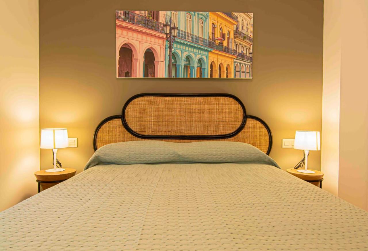 Apartamentos Leonor Malaga Luaran gambar