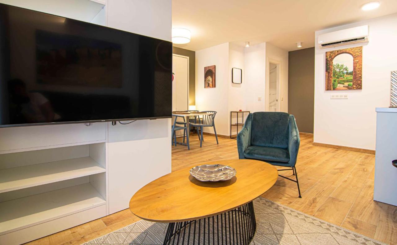 Apartamentos Leonor Malaga Luaran gambar